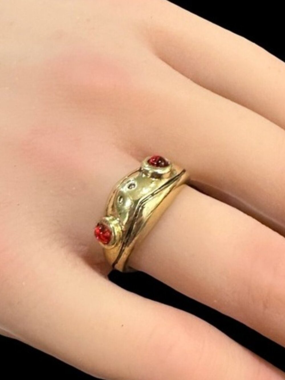 Frog Theme Ring Gold Tone Red Eyes Adjustable Size 6.5 Womens Costume Jewelry